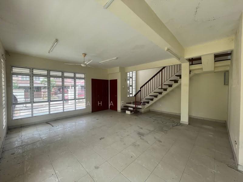2-storey Terraced House for Sale in Bandar Seri Putra (Bangi) - Mahafiz . - Living Room - PropertyGuru.com.my
