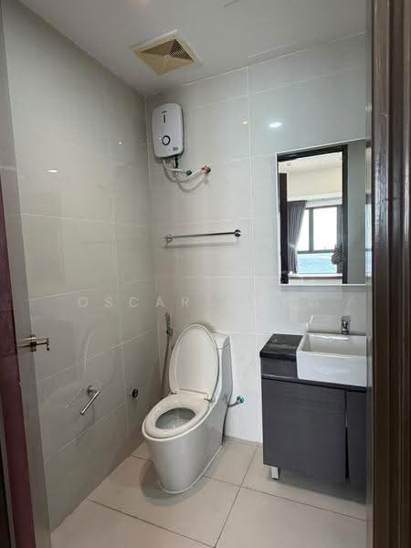 Condominium for Rent at Bay Laurel @ Country Garden Danga Bay - Oscar Wong - Bathroom - PropertyGuru.com.my