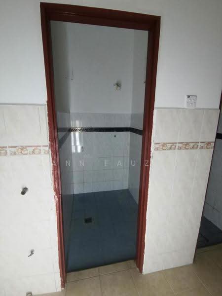 2-storey Terraced House for Sale in Bukit Sentosa (Rawang) - Zann Fauzan - Bathroom - PropertyGuru.com.my
