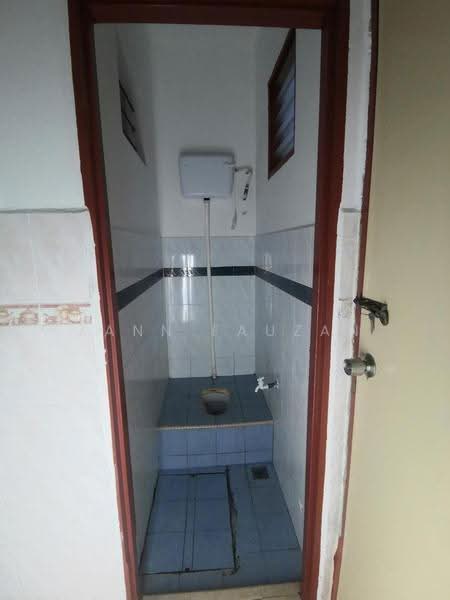2-storey Terraced House for Sale in Bukit Sentosa (Rawang) - Zann Fauzan - Bathroom - PropertyGuru.com.my