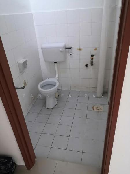 2-storey Terraced House for Sale in Bukit Sentosa (Rawang) - Zann Fauzan - Bathroom - PropertyGuru.com.my