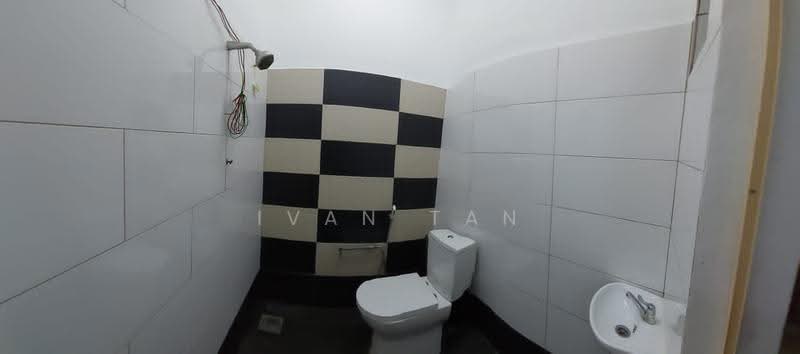 Terraced House for Sale in Puchong (Selangor) - Ivan Tan - Bathroom - PropertyGuru.com.my