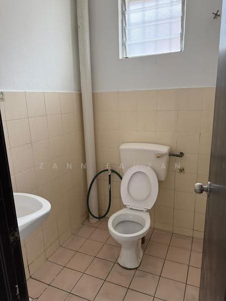 Rumah Teres 2-Tingkat untuk Disewa di Bukit Sentosa (Rawang) - Zann Fauzan - Bathroom - PropertyGuru.com.my