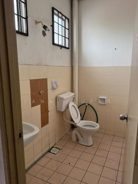 Rumah Teres 2-Tingkat untuk Disewa di Bukit Sentosa (Rawang) - Zann Fauzan - Bathroom - PropertyGuru.com.my