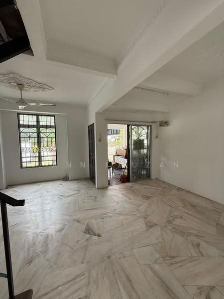 Rumah Teres 2-Tingkat untuk Disewa di Bukit Sentosa (Rawang) - Zann Fauzan - Living Room - PropertyGuru.com.my