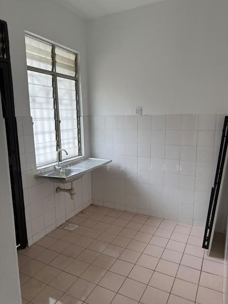 Rumah Teres 2-Tingkat untuk Disewa di Bukit Sentosa (Rawang) - Zann Fauzan - Kitchen - PropertyGuru.com.my