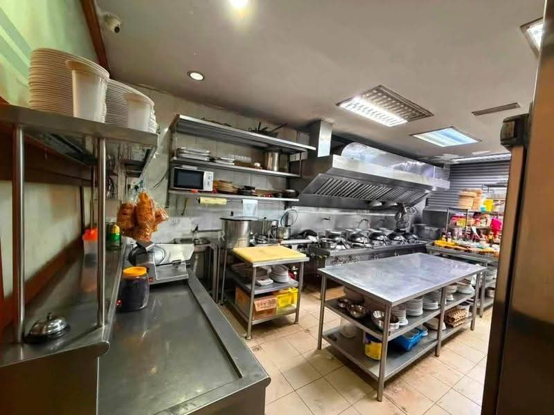 Shop for Rent in Taman Pelangi (Johor Bahru) - Caryn Ter - Kitchen - PropertyGuru.com.my