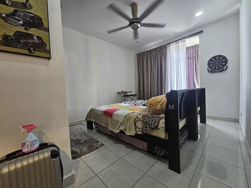 Pangsapuri untuk Dijual di The Oasis Apartment - Lynn Chiam - Bedroom - PropertyGuru.com.my