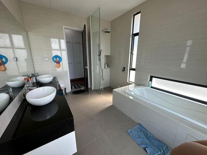 Bungalow House for Sale in Senibong Cove (Masai) - Caryn Ter - Bathroom - PropertyGuru.com.my