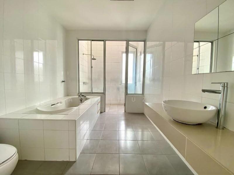 Rumah Kluster untuk Disewa di Taman Anggun (Rawang) - Zann Fauzan - Bathroom - PropertyGuru.com.my
