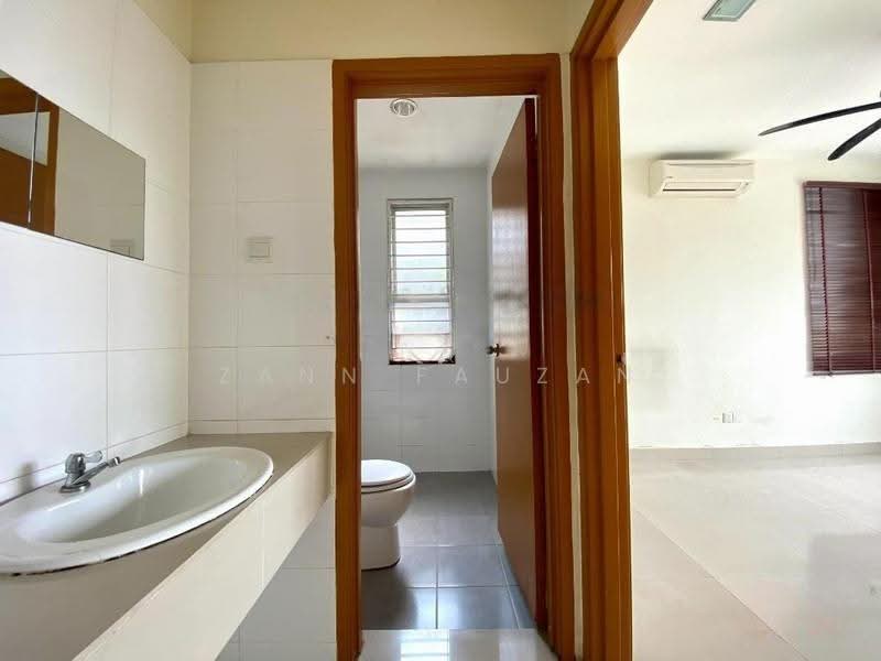 Rumah Kluster untuk Disewa di Taman Anggun (Rawang) - Zann Fauzan - Bathroom - PropertyGuru.com.my