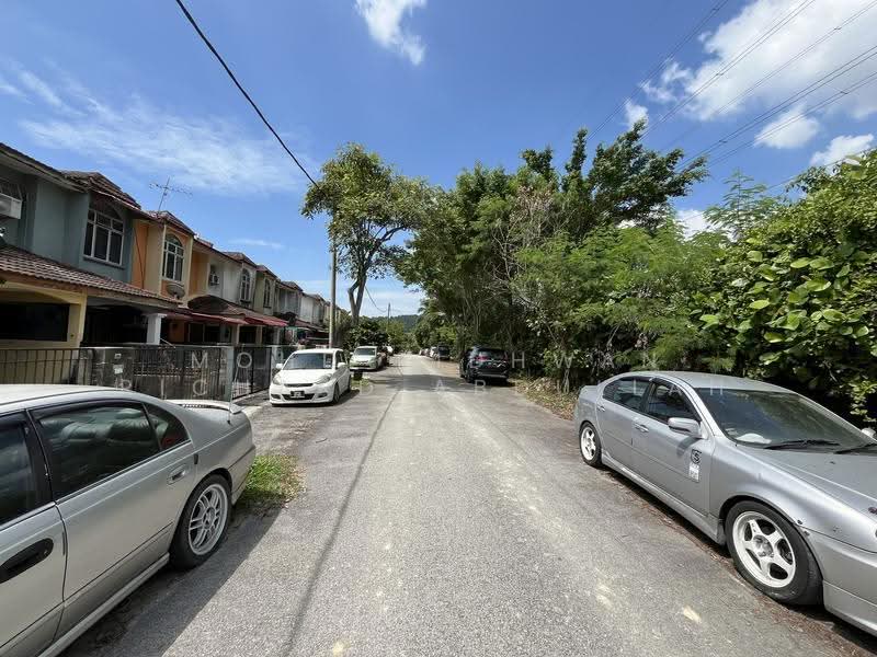 Rumah Teres 2-Tingkat untuk Dijual di Taman Dahlia (Sepang) - Mohd Ridhwan Richard Abdullah - Exterior - PropertyGuru.com.my