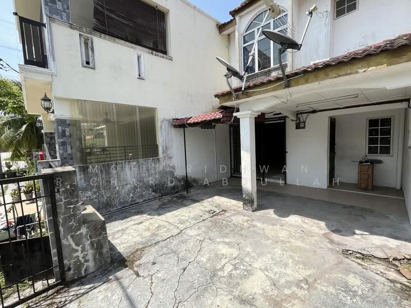 Rumah Teres 2-Tingkat untuk Dijual di Taman Dahlia (Sepang) - Mohd Ridhwan Richard Abdullah - Exterior - PropertyGuru.com.my