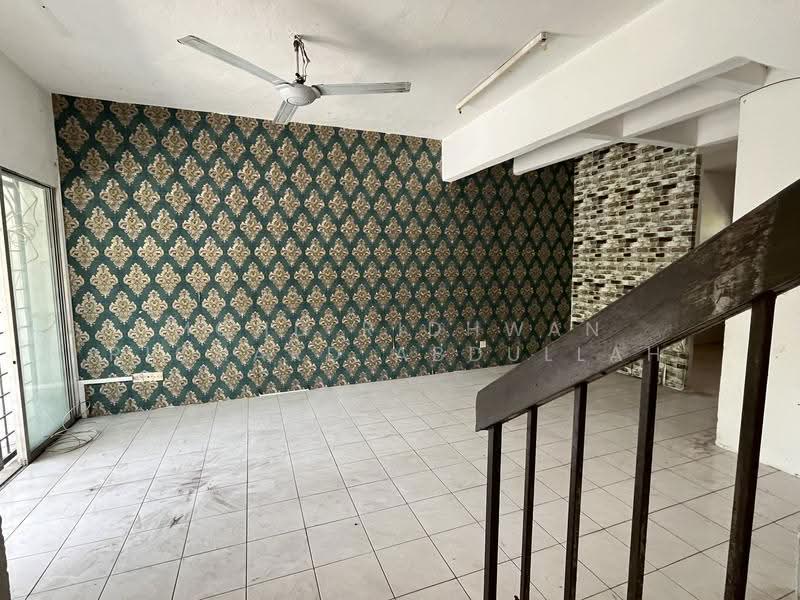 Rumah Teres 2-Tingkat untuk Dijual di Taman Dahlia (Sepang) - Mohd Ridhwan Richard Abdullah - Living Room - PropertyGuru.com.my