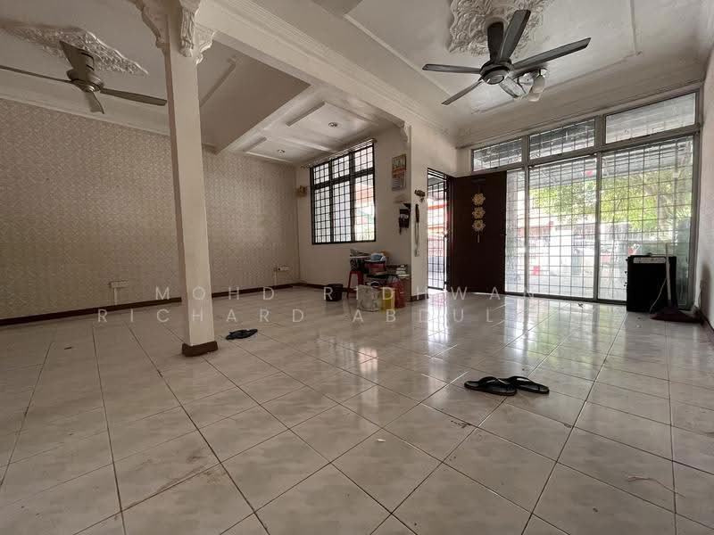 Rumah Teres 2-Tingkat untuk Dijual di Taman Seroja (Sepang) - Mohd Ridhwan Richard Abdullah - Living Room - PropertyGuru.com.my