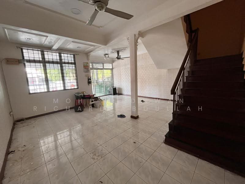 Rumah Teres 2-Tingkat untuk Dijual di Taman Seroja (Sepang) - Mohd Ridhwan Richard Abdullah - Living Room - PropertyGuru.com.my