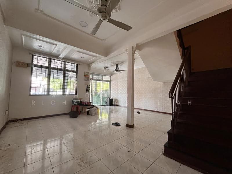 Rumah Teres 2-Tingkat untuk Dijual di Taman Seroja (Sepang) - Mohd Ridhwan Richard Abdullah - Living Room - PropertyGuru.com.my
