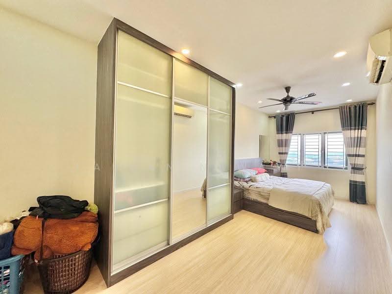Kondominium untuk Dijual di Residensi Rampai (The Parc Tower) - Fauran Nawawi - Bedroom - PropertyGuru.com.my