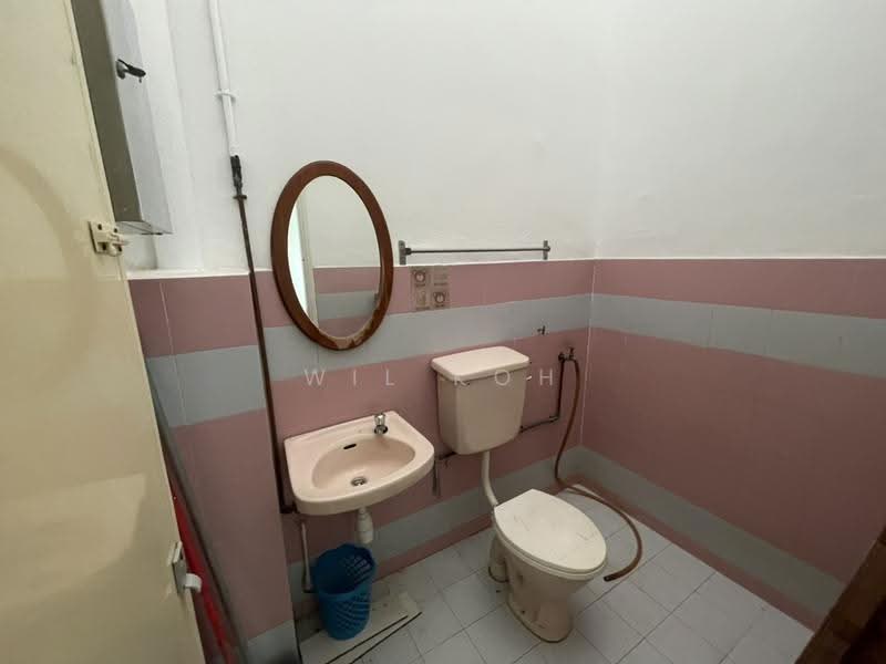 Rumah Teres 2-Tingkat untuk Disewa di Serdang Raya (Seri Kembangan) - Wil Koh - Bathroom - PropertyGuru.com.my