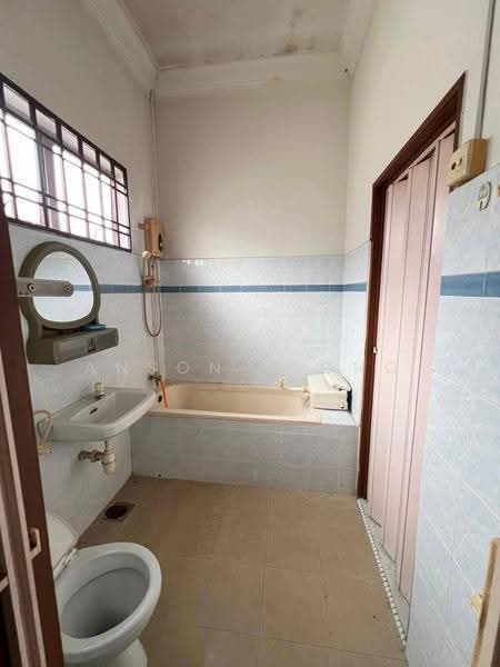 Rumah Teres 2.5-Tingkat untuk Dijual di Taman Pulai Utama (Skudai) - Anson Hiong - Bathroom - PropertyGuru.com.my