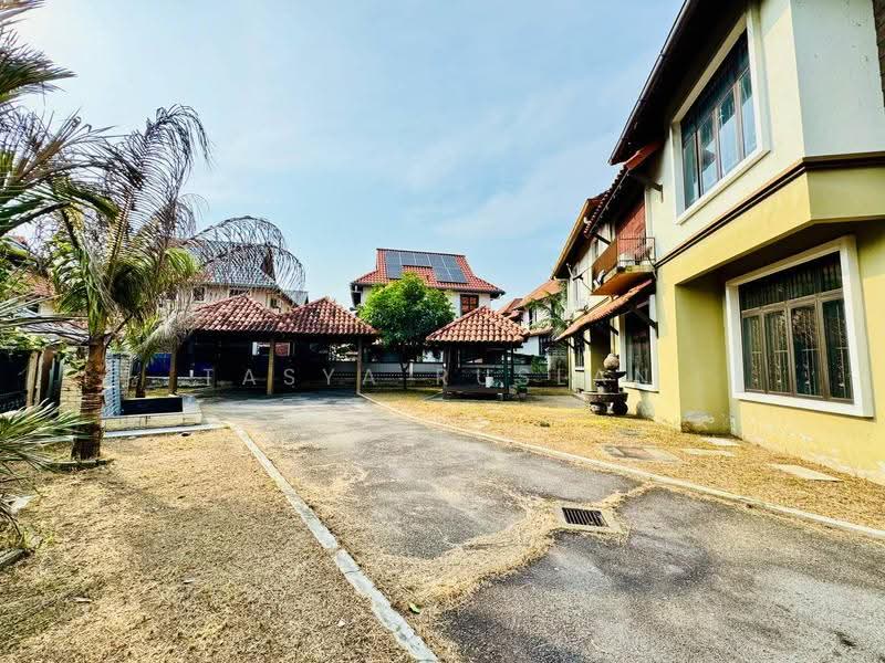 Bungalow House for Sale in Subang Alam (Shah Alam) - Tasya Ruslan - PropertyGuru.com.my