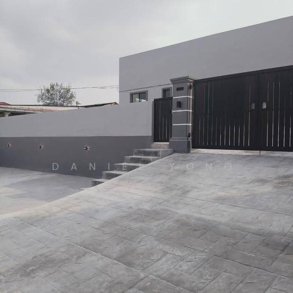 1-storey Terraced House for Sale in Larkin (Johor Bahru) - Daniel Yong - Exterior - PropertyGuru.com.my