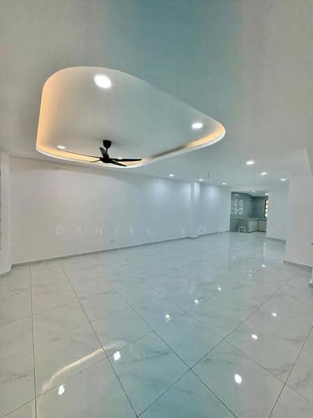 Rumah Teres 2-Tingkat untuk Dijual di Taman Desa Tebrau (Tebrau) - Daniel Yong - Living Room - PropertyGuru.com.my