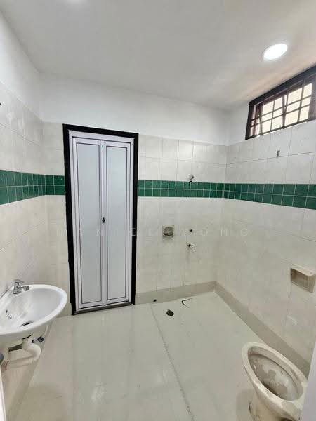 Rumah Teres 2-Tingkat untuk Dijual di Taman Desa Tebrau (Tebrau) - Daniel Yong - Bathroom - PropertyGuru.com.my