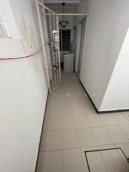1.5-storey Terraced House for Rent in Usj 12 (Subang Jaya) - Joey Wong - Corridor - PropertyGuru.com.my