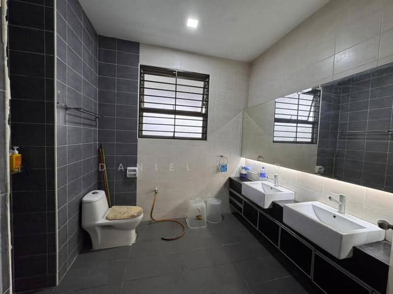 Semi-Detached House for Sale in Taman Pulai Bayu (Skudai) - Daniel Yong - Bathroom - PropertyGuru.com.my