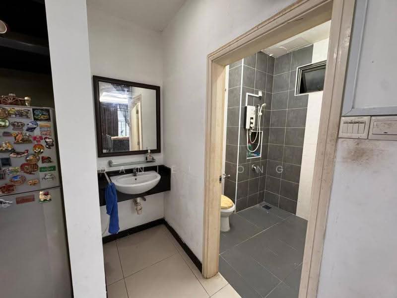 Semi-Detached House for Sale in Taman Pulai Bayu (Skudai) - Daniel Yong - Bathroom - PropertyGuru.com.my