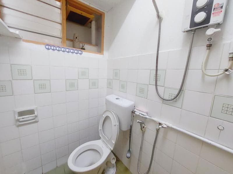 Rumah Teres 2-Tingkat untuk Disewa di SS26 (Petaling Jaya) - Joey Wong - Bathroom - PropertyGuru.com.my