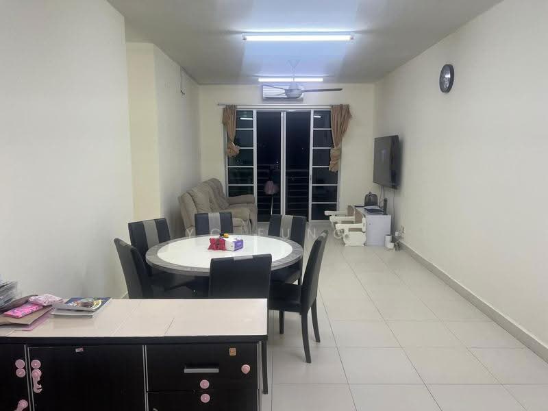 Pangsapuri untuk Dijual di D' Larkin Residence - YC Fung - Living Room - PropertyGuru.com.my