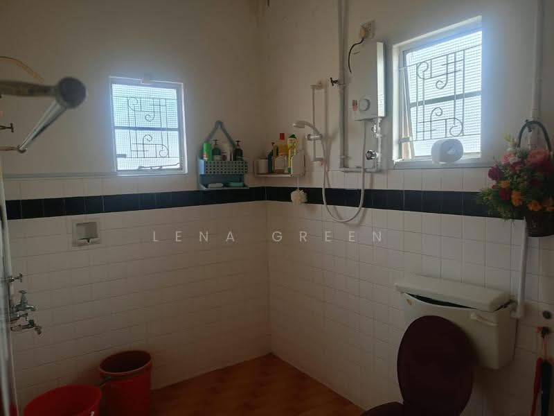 Bungalow House untuk Dijual di Seksyen 11 (Petaling Jaya) - Lena Green - Bathroom - PropertyGuru.com.my