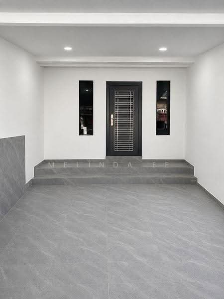 Rumah Teres 2-Tingkat untuk Dijual di Taman Johor Jaya (Johor Bahru) - Melinda Ee - Entrance - PropertyGuru.com.my