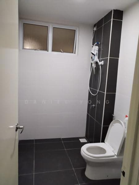Kediaman Servis untuk Dijual di Twin Danga Residence - Daniel Yong - Bathroom - PropertyGuru.com.my