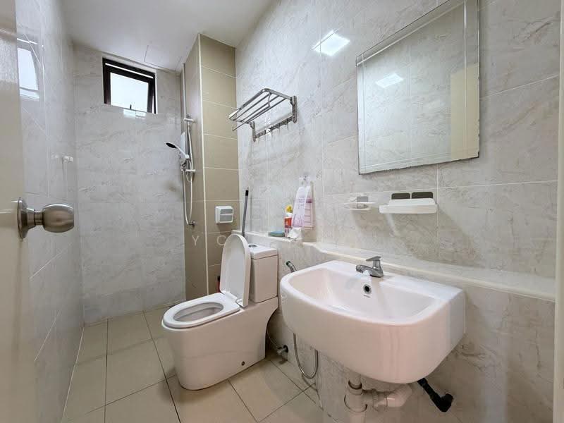 Kediaman Servis untuk Dijual di D'Summit Residences - YC Fung - Bathroom - PropertyGuru.com.my