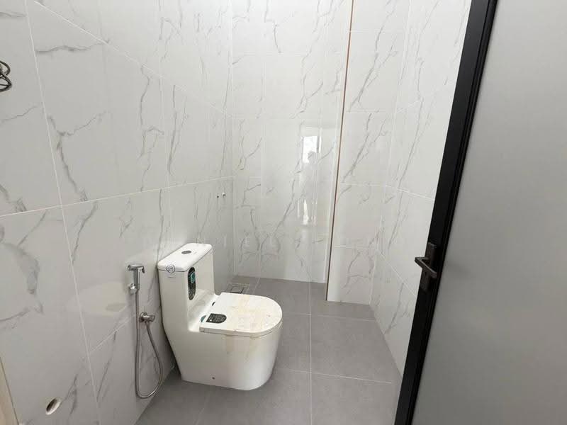 Semi-Detached House for Sale in Austin Heights (Tebrau) - Daniel Yong - Bathroom - PropertyGuru.com.my