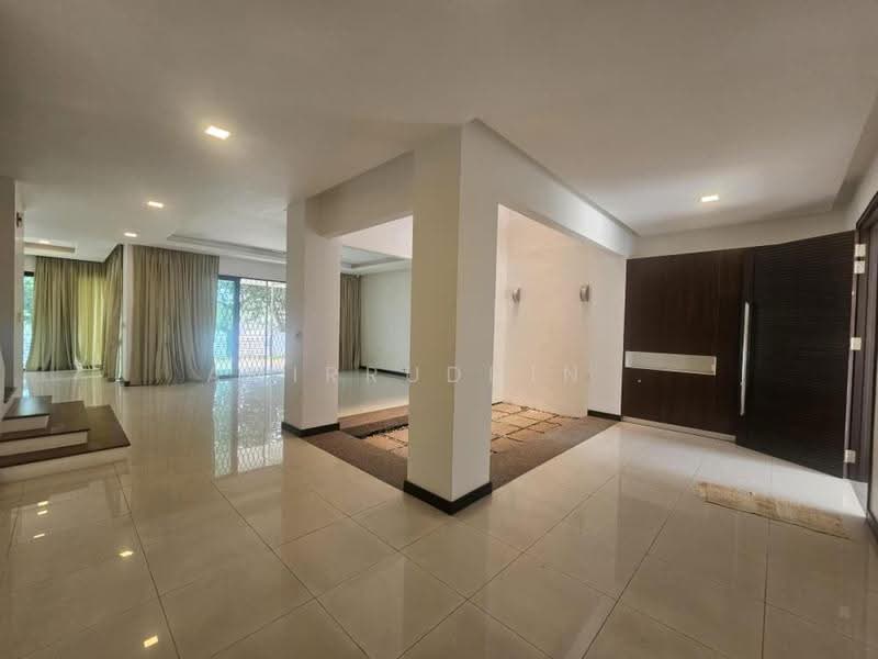 Semi-Detached House for Sale in Presint 8 (Putrajaya) - Amirruddin . - Entrance - PropertyGuru.com.my