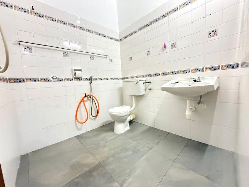 2-storey Terraced House for Sale in Seksyen 20 (Shah Alam) - Syahmi Shahordin - Bathroom - PropertyGuru.com.my