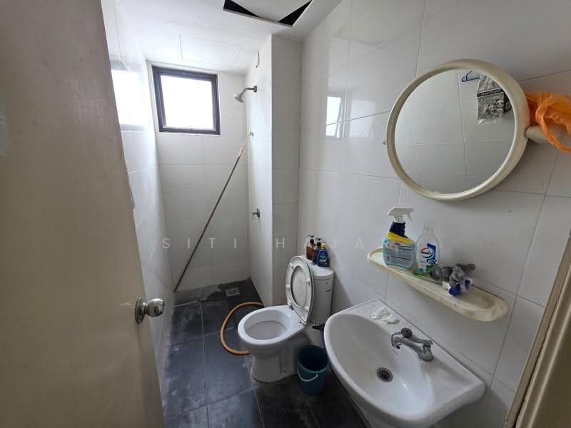 Kediaman Servis untuk Dijual di Vista Alam Serviced Apartment - Siti Hajar - Bathroom - PropertyGuru.com.my