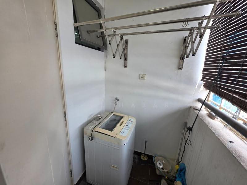 Kediaman Servis untuk Dijual di Vista Alam Serviced Apartment - Siti Hajar - Balcony - PropertyGuru.com.my