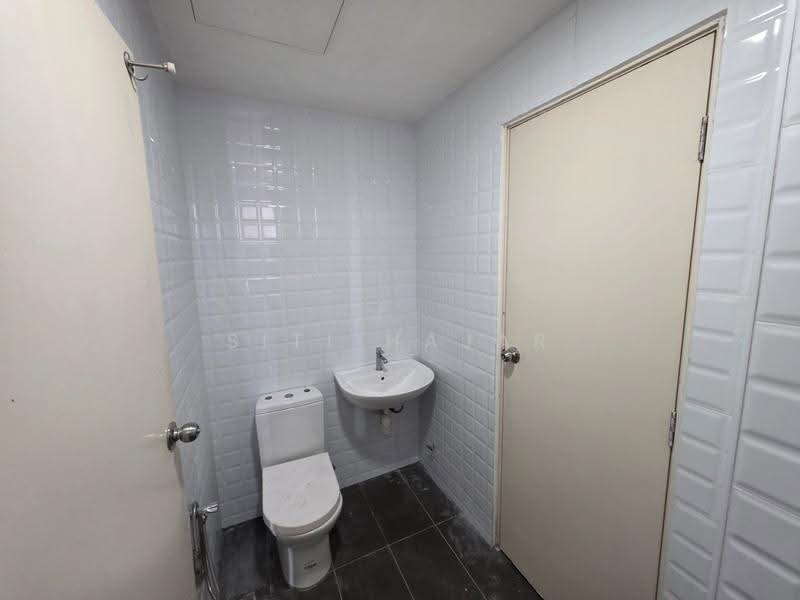 Kediaman Servis untuk Dijual di Vista Alam Serviced Apartment - Siti Hajar - Bathroom - PropertyGuru.com.my