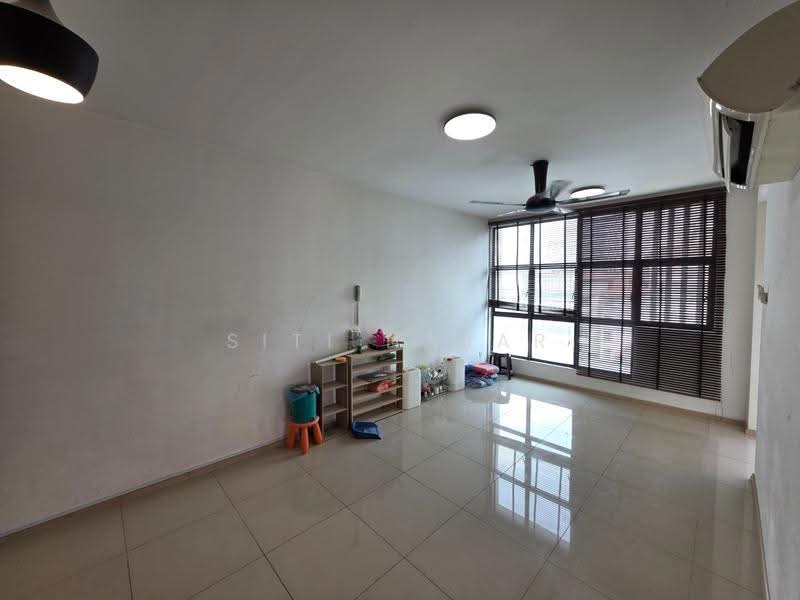 Kediaman Servis untuk Dijual di Vista Alam Serviced Apartment - Siti Hajar - Living Room - PropertyGuru.com.my