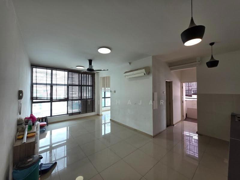 Kediaman Servis untuk Dijual di Vista Alam Serviced Apartment - Siti Hajar - Living Room - PropertyGuru.com.my