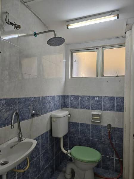Pangsapuri untuk Dijual di Desa Dua Aman Puri - Alan Yeoh - Bathroom - PropertyGuru.com.my