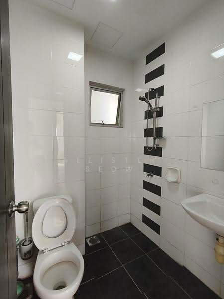Condominium for Rent at Lagoon Suites - Allister Seow - Bathroom - PropertyGuru.com.my