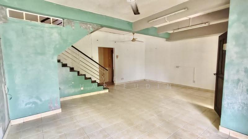 Rumah Teres 2-Tingkat untuk Dijual di Subang Bestari (Shah Alam) - Syafiq Sharifudin - Living Room - PropertyGuru.com.my