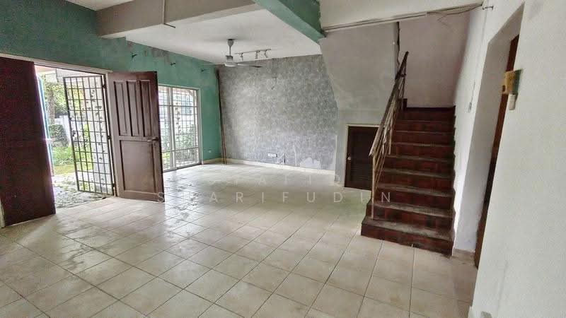 Rumah Teres 2-Tingkat untuk Dijual di Subang Bestari (Shah Alam) - Syafiq Sharifudin - Living Room - PropertyGuru.com.my
