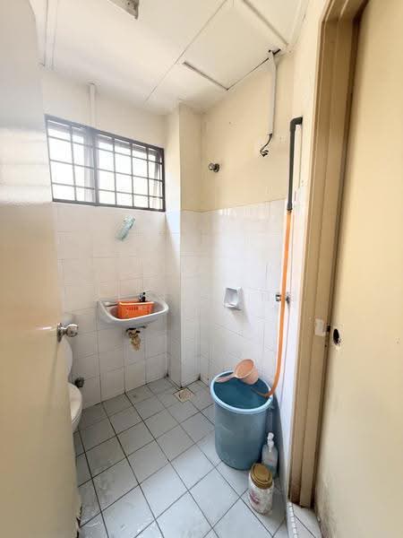 Rumah Teres 2-Tingkat untuk Dijual di Seri Utama Damansara (Kota Damansara) - Jeff Wong - Bathroom - PropertyGuru.com.my